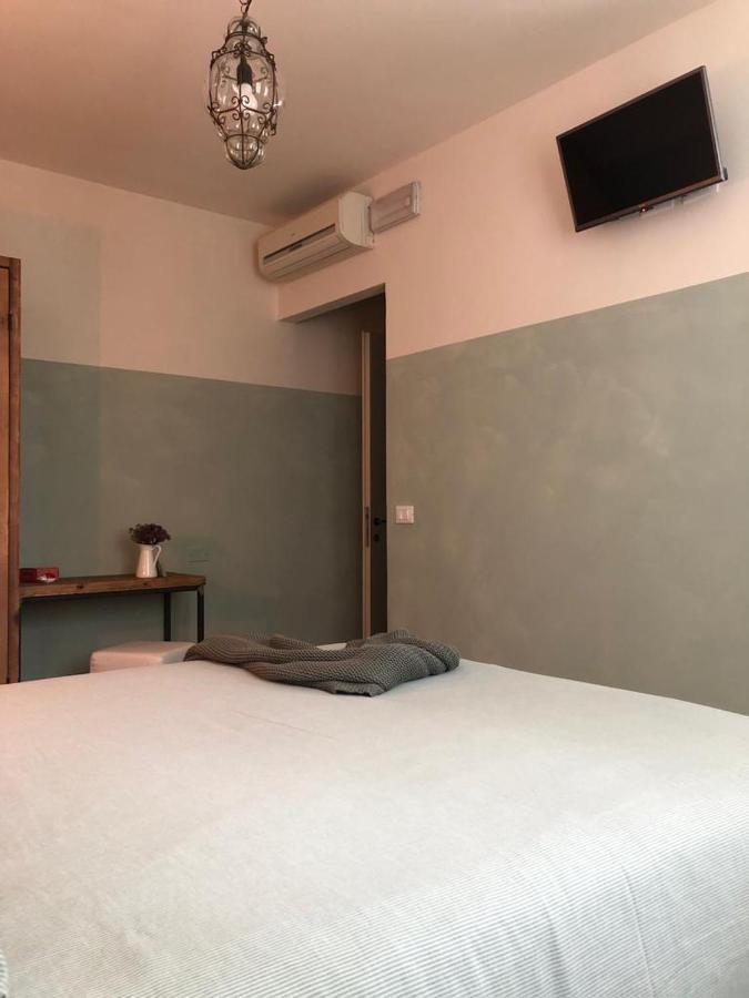 B&B Melloni Street โตโล ภายนอก รูปภาพ