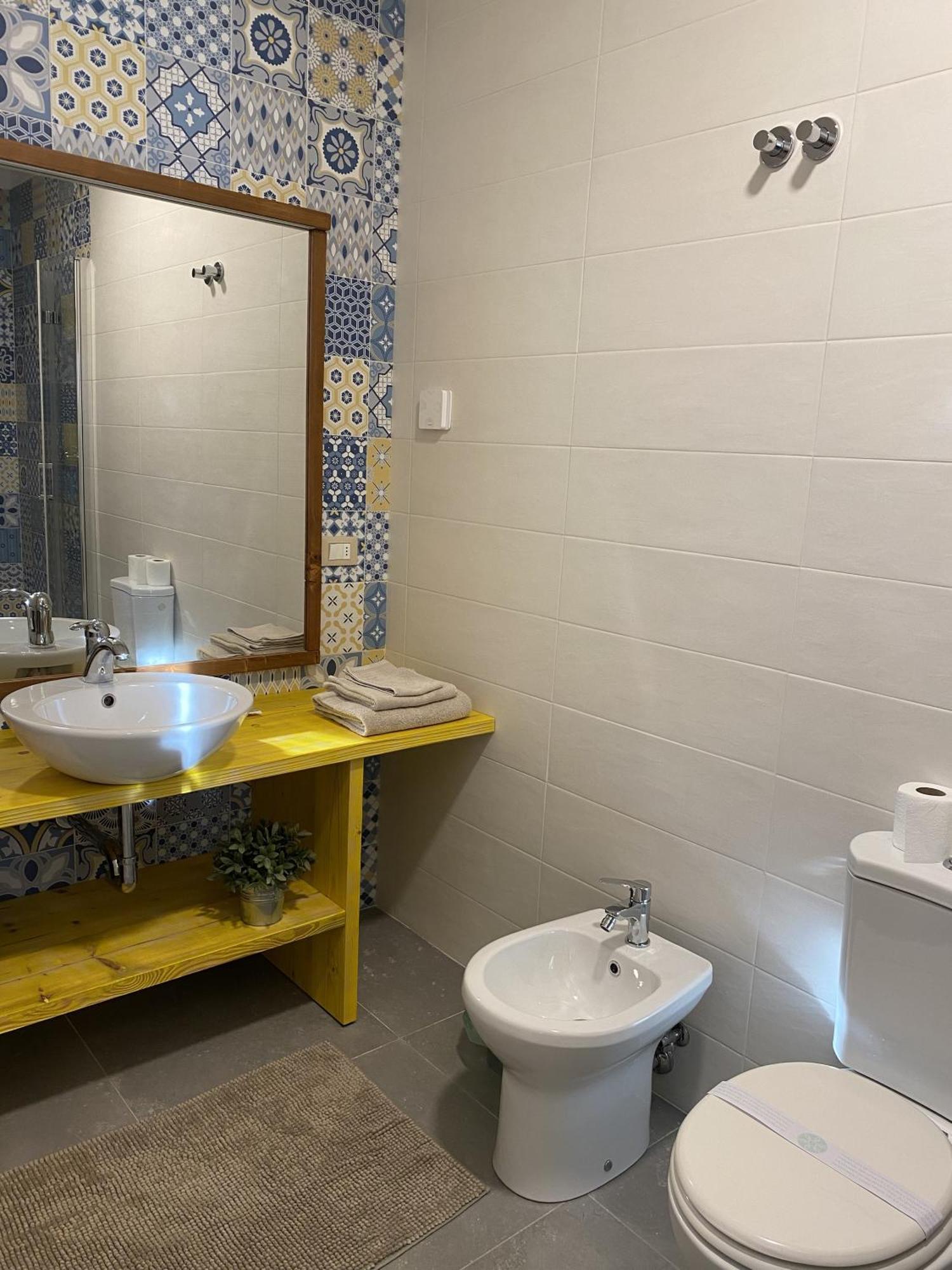 B&B Melloni Street โตโล ภายนอก รูปภาพ